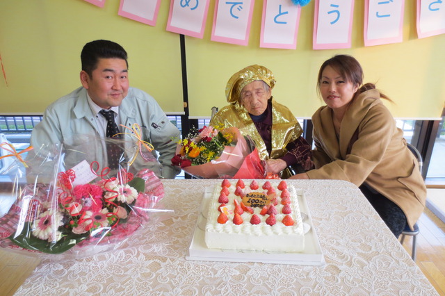 100歳のお誕生日を迎えられました！