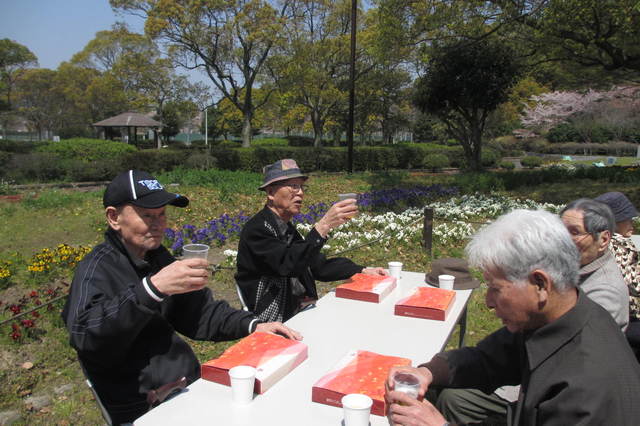 男性陣が乾杯