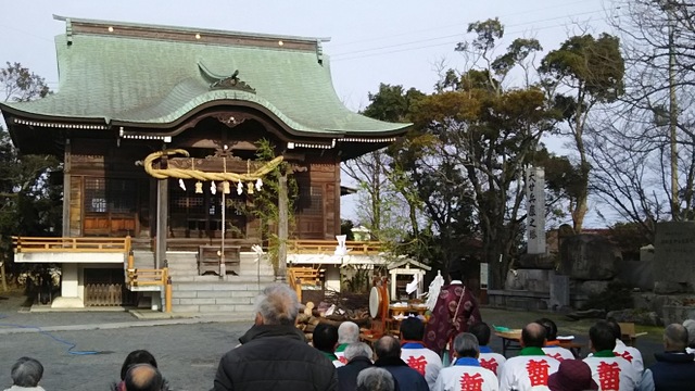 綿都美神社で『どんと焼き』