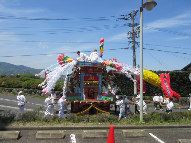 曽根新田にある「綿都美神社」で神幸祭