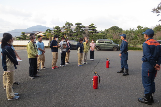 消火器を使っての訓練