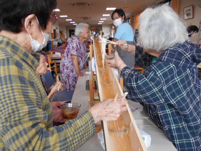 恒例　そうめん流し