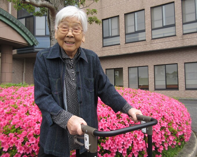 デイサービス　~玄関前のサツキ見学①～